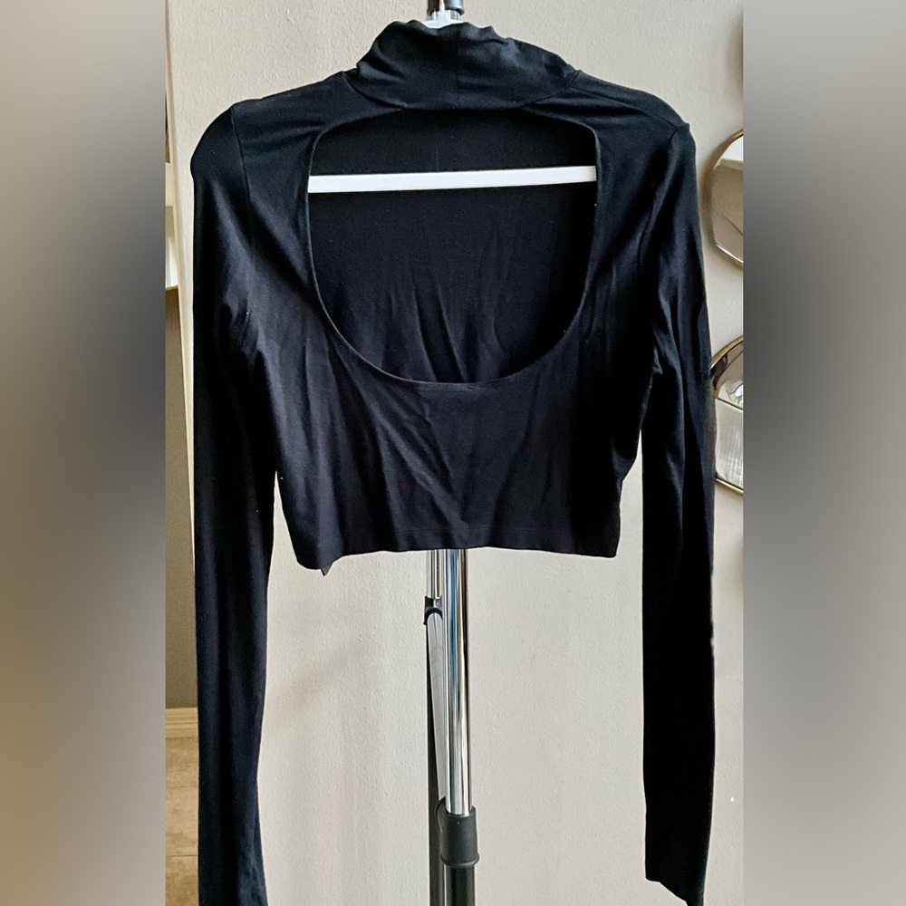 Black Long Sleeve Crop Top
